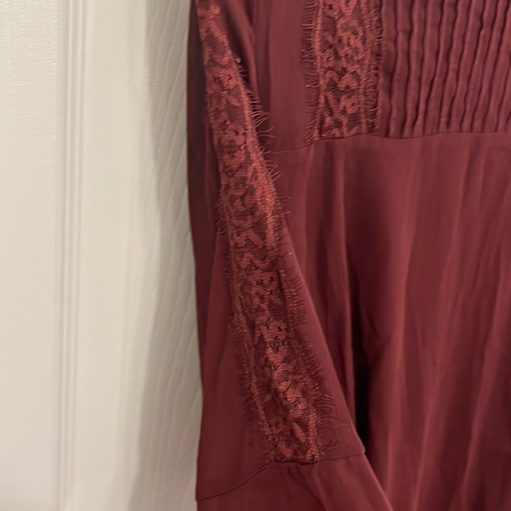 Jessica Simpson Maternity burgundy top size L bell sleeves lace detail - Picture 8 of 12